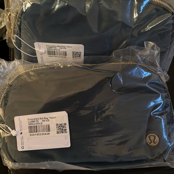 Lululemon Everywhere Belt Bag 
Velour 1L  green jasper/gold belt bag LAST 2 🎉 - Picture 7 of 9